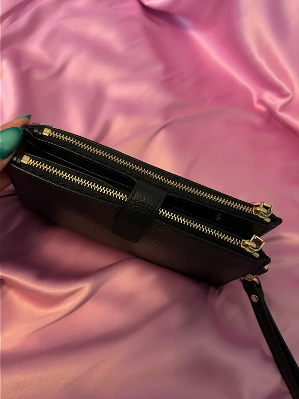 Michael Kors Wallet - Picture 4 of 11